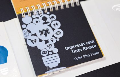 impressão com tinta branca